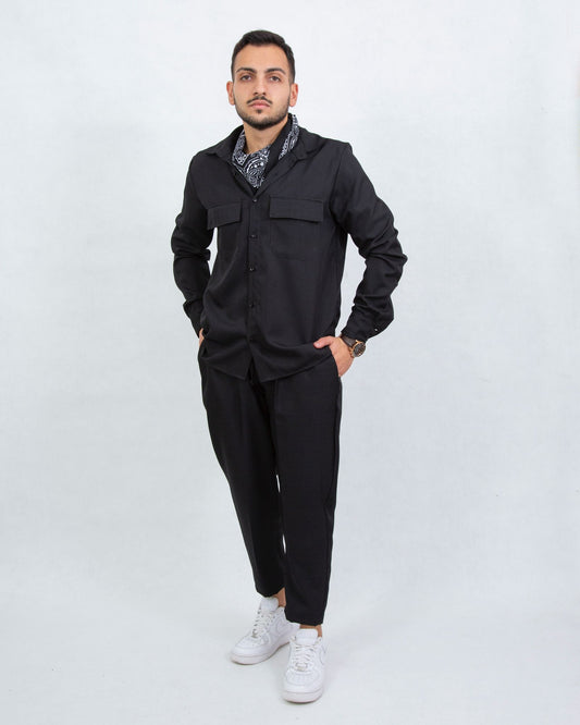 Completo Nero con Camicia Aperta e Bandana